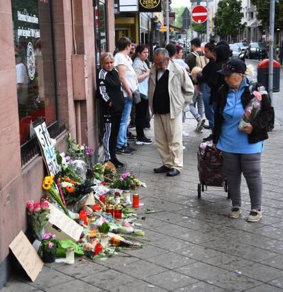 Am Marktplatz ist ein Mann nach einem Polizeieinsatz gestorben.