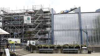 Neue Scheiben, bessere Energieeffizienz: Das von 1958 stammende Pflanzenschauhaus im Luisenpark ist geschlossen und wird bis zur Bundesgartenschau saniert.