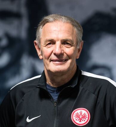 Seit 50 Jahren gehört Karl-Heinz „Charly“ Körbel fest zu Eintracht Frankfurt.
