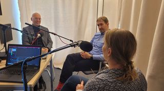 Verteidiger Alexander klein (l.) und "MM"-Redakteur Bernhard Zinke im Gespräch mit "Verbrechen im Quadrat"-Host Angela Boll.
