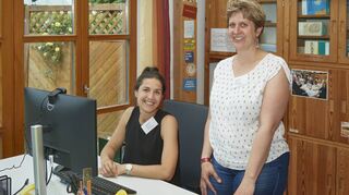 Freuen sich darauf, endlich mit ihrer Arbeit loslegen zu können: Samira Osti (l.) und Kerstin Biehal betreiben das Quartiersbüro „Östliche Kernstadt“.