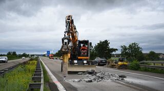 Schon im vergangenen Sommer war der Belag der A 6 aufgebrochen.
