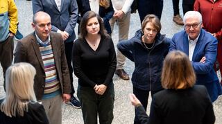 Eliza Reid (2.v.l.) mit Gudni Thorlacius Jöhannesson (l.) beim Besuch von Frank-Walter Steinmeier (r.) und Elke Büdenbender (2.v.r.).