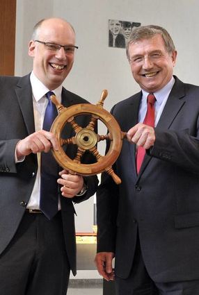 Günter Eitenmüller (r.) mit Nachfolger Ralph Hartmann 2012.