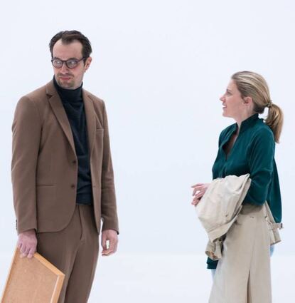 Bei großen Mimen sagen Blicke mehr als antike Worte. Steven Scharf, Träger Bensheimer Gertrud-Eysoldt-Rings, und seine Kollegin Caroline Peters beweisen es: Diese Beziehung nähert sich ihrem grausigen Ende.