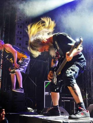 Heizten in Mannheim ordentlich ein: Clawfinger.
