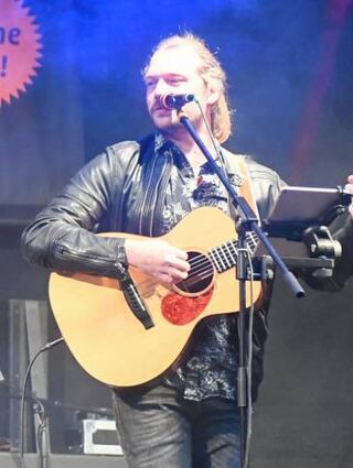 Auftritt am Geburtstag: Marvin Merkhofer auf der Kulturnetz-Bühne.