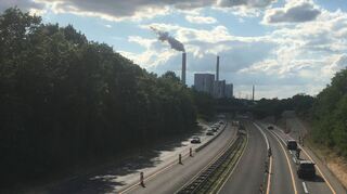 Blick von Süden auf die B 36, Anschlussstelle Rheinau-Nord (Karlsplatz): Hier gibt’s bis Herbst wechselnde Sperrungen. Gebaut wird auch in der Rhenaniastraße, die noch über ein Jahr lang Höhe Grassmannstraße voll gesperrt bleiben wird.