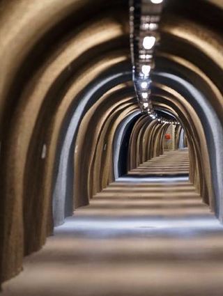Blick in den Fluchtstollen, der seit 2013 parallel zum Tunnel existiert.