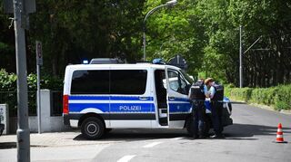 Die Polizei im Einsatz: Rund 1000 Menschen mussten nach dem Fund einer Fliegerbombe in Mannheim evakuiert werden.