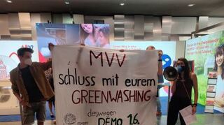 Protestaktion gegen die MVV beim Frühjahrsempfang.