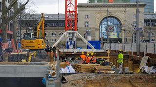 Vor dem Hauptbahnhof wird derzeit kräftig gebaut.