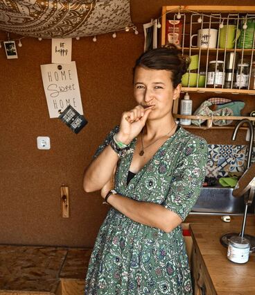 Fan von Naturkosmetik: Svenja Preuster möchte Menschen inspirieren, ihren Campingalltag nachhaltiger zu gestalten.