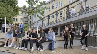 Das Hölderlin-Gymnasium in der Heidelberger Altstadt hat nun unter anderem einen sicheren Pausenhof.