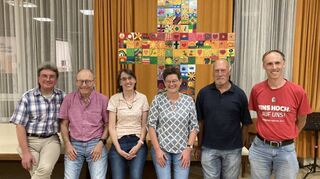 Das Vorstandsteam des Posaunenchors: Peter Kailich (v l.), Helmut Walz, Obfrau Annette Krieck, Annette Schork, Fritz Lackner und Tobias Hahn.