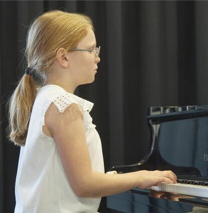Beeindruckende Leistung: Valentina Bengel aus der 5d am Klavier.