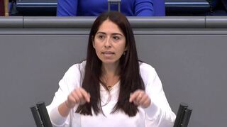 Erinnert an Mannheimer Erfinder und ihren Vater: Melis Sekman im Plenum.