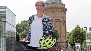 Grünen-Staatssekretärin Elke Zimmer hat schon seit 30 Jahren kein Auto mehr und fährt meistens mit dem Rad in die Mannheimer Innenstadt.