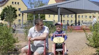 Pioniere: Am „Checkpoint“ freuen sich die Kinder über einen neuen Spielplatz.