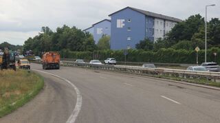 B 36 in Höhe Rheinau-Süd: Auf der Fahrbahn Richtung Mannheim wird gearbeitet, jene nach Schwetzingen hat den Verkehr beider Richtungen aufgenommen.