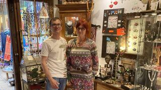 Jörg Eckert und Bettina Dietz, Inhaber von Artefakte in der Kunststraße. Nach 29 Jahren schließen sie ihren Laden.