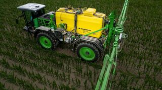 In Zusammenarbeit mit Bosch wurde eine digitale Lösung entwickelt, so dass Unkraut gezielt statt auf der ganzen Ackerfläche besprüht wird.
