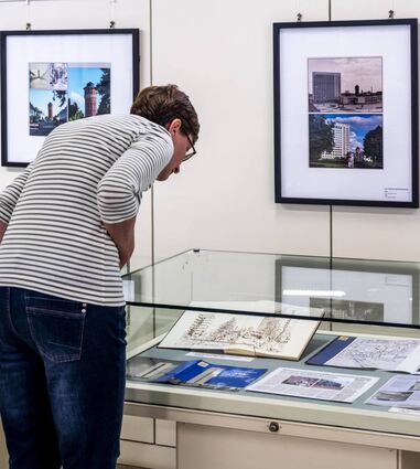 Das Landesbibliothekszentrum/Pfälzische Landesbibliothek Speyer zeigt ab sofort und bis 1. Oktober die Fotoausstellung „Speyer-West gestern und heute“, in der sich Stefanie Stork mit dem Wandel des Stadtteils im Laufe der Zeit beschäftigt.