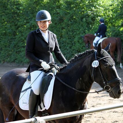 Lokalmatadorin vom Pferdesport Verein Ladenburg: die 15-jährige Mia Gärtner mit Pferd King Kardiz.