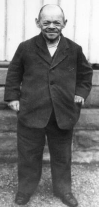 Peter Schäfer, bekannt als Blumepeter, kurz nach seiner Ankunft in der Kreispflegeanstalt Wiesloch im November 1929.