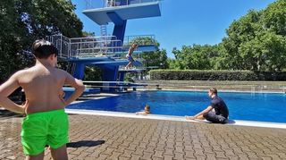 Eine besonders gute Abkühlung bei der Hitze: Das Schwimmbad Herzogenried.