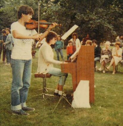 Schüler musizieren 1983 beim Parkfest.