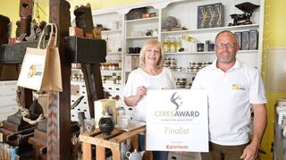 Ellen Müller und Rainer Stadler – hier in ihrem Hofladen in Sulzbach – stehen im Finale bei der Wahl zum „Landwirt des Jahres“.