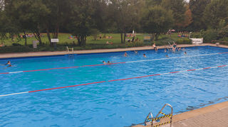 Die Stadt Mannheim prüft nun eine Videoüberwachung in Schwimmbädern. Hier das Freibad in Sandhofen.
