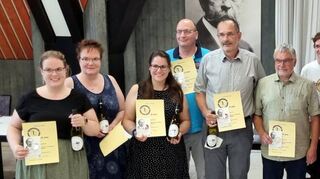 Der in der Hauptversammlung bestätigte MSC-Chef Klaus Kurz (r.), hier mit den Jubilaren, ließ sich mit 69 Jahren letztmals zum Vorsitzenden wählen.