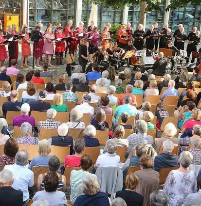 Die „Serenade unter der Linde“ 2019 mit dem Kammerchor.