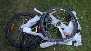 mid Groß-Gerau - So wird das Bike aus China im Karton angeliefert. Die Montage ist leicht zu bewerkstelligen.