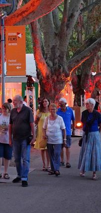 Beim Filmfestival sollen Aufbau- Vorgaben eingehalten werden.