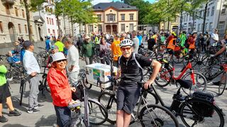 Rund 400 Radler demonstrieren für einen Radschnellweg zwischen Heidelberg und Mannheim.