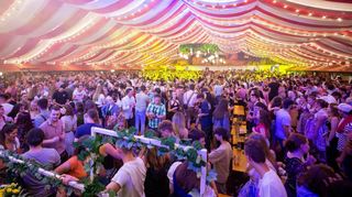 Auch auf dem Kiliani-Volksfest in Würzburg wurde „Layla“ rauf und runter gespielt – trotz sexistischen Inhalts.