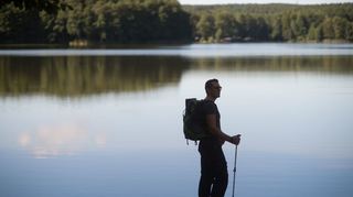 Beim Wandern abschalten: die Ruhe in der Natur genießen.