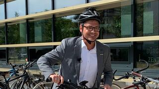Der Weg zu Terminen beginnt bei Bürgermeister Ralf Eisenhauer meist mit seinem E-Bike.