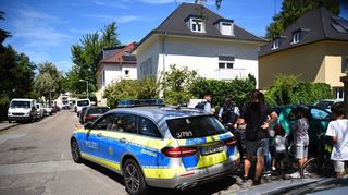Die Polizei ist vor Ort, um die Evakuierung zu koordinieren. Eine Fliegerbombe wurde auf der Maulbeerinsel gefunden.