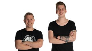 Die Musiker DJ Robin (r.) und Schürze halten sich mit dem als sexistisch kritisierten Lied „Layla“ bislang drei Wochen auf Platz Nummer Eins in den deutschen Charts.