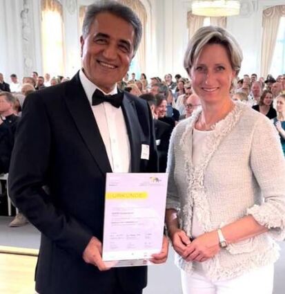 Mustafa Baklan mit Ministerin Nicole Hoffmeister-Kraut.