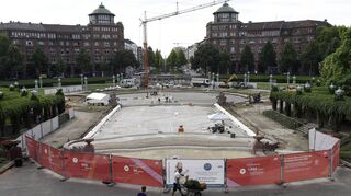 Die Becken werden abgedichtet: Die Restaurierung der Friedrichsplatzanlage am Wasserturm liegt im Zeitplan.
