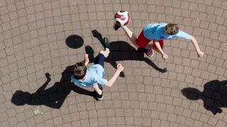 Für Kinder stehen beim Fußball Spaß und Bewegung im Vordergrund.