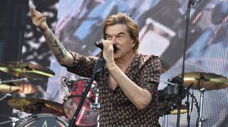 Hatte die Menge wieder im Griff: Campino, Frontmann der „Toten Hosen“, begeistert mit seiner Opelgang rund 50 000 Fans auf dem Cannstatter Wasen.