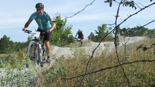 Die berühmt-berüchtigten Panzerhügel sind eine der besonderen Attraktionen beim Mountainbike-Rennen in Külsheim.