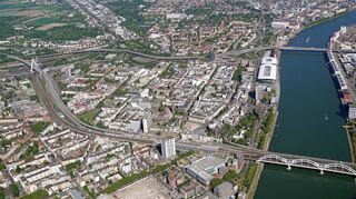 Die Erneuerung des Hochstraßensystems in Ludwigshafen wird aller Voraussicht nach mehr als eine Milliarde Euro kosten.