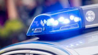 Ein 53-jähriger Mann ist von Jugendlichen attackiert worden.